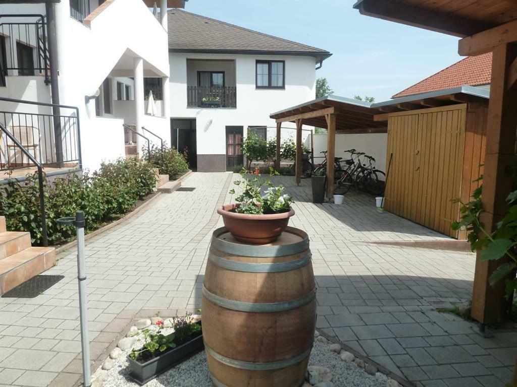 אילמיץ Ferienwohnungen & Weingut Kroiss Silvia מראה חיצוני תמונה